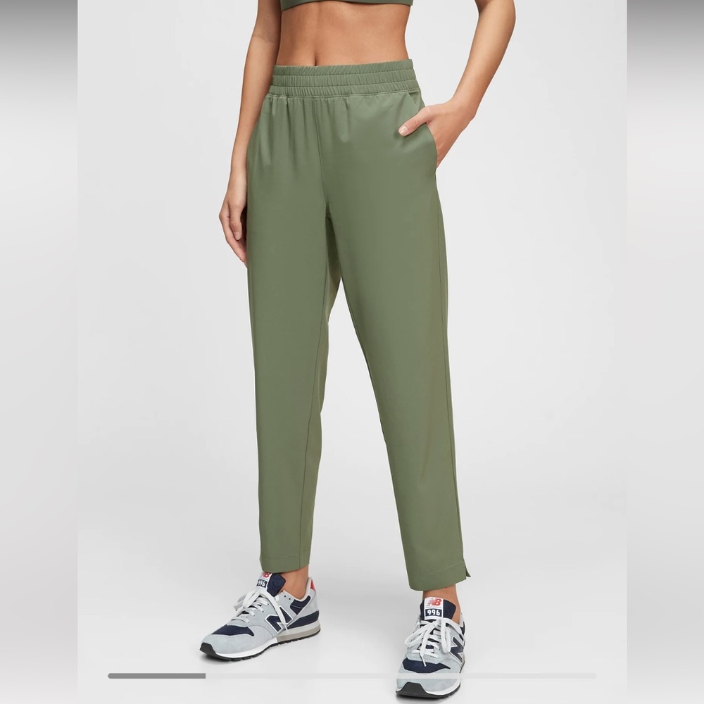 GapFit Runaround Pants NWOT